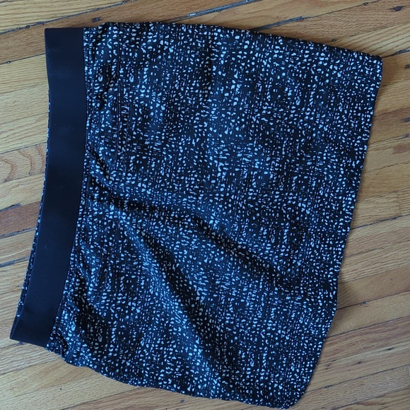 3 for $30: Comfortable Skirt - Size Large - Picture 2 of 5